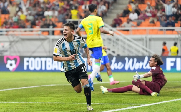 Argentina U-17 Singkirkan Brasil U-17 di Piala Dunia U-17 2023, Pemain Argentina  Claudio Echeverri Cetak Hattrick - SURYAKABAR.com