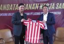 <span style='color:#ff0000;font-size:12px;'>Liga 2 </span><br> CEO Deltras FC Teken Kerjasama dengan PT Lasma Dikara Indonesia