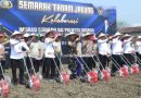 <span style='color:#ff0000;font-size:12px;'>Berita Sidoarjo </span><br> Dukung Ketahanan Pangan, Imigrasi Surabaya, Polresta Sidoarjo dan Petani Tanam Jagung di Kecamatan Prambon