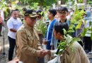 <span style='color:#ff0000;font-size:12px;'>Berita Banyuwangi </span><br> Pemkab Banyuwangi dan Perhutani Bagikan Ribuan Bibit Pohon Gratis ke Warga