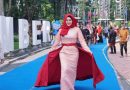 <span style='color:#ff0000;font-size:12px;'>Pendidikan </span><br> Serunya Fashion Show Parade Kartini Diikuti Jajaran Pimpinan ITS di Bundaran Kampus