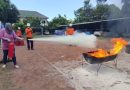 <span style='color:#ff0000;font-size:12px;'>Berita Sidoarjo </span><br> Emak-Emak Warga Perumahan Griya Permata Gedangan Sidoarjo Latihan Padamkan Api