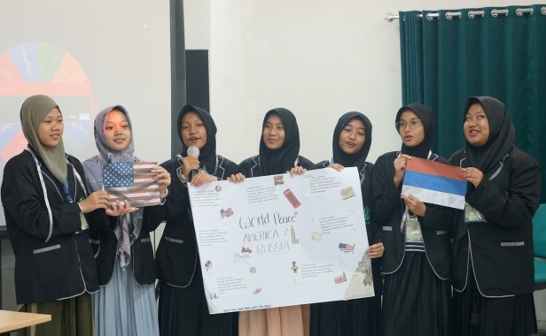 <span style='color:#ff0000;font-size:12px;'>Pendidikan </span><br> Hadirkan Native Speaker asal Suriah, English Boost Workshop di GREENSA Juanda Usung Misi Perdamaian dan Iman