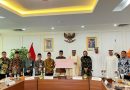 <span style='color:#ff0000;font-size:12px;'>Haji 2026 </span><br> Zayed Foundation Serahkan Bantuan Sekitar Rp3,3 Miliar untuk 162 Jemaah Haji Indonesia