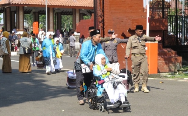 <span style='color:#ff0000;font-size:12px;'>Haji 2026 </span><br> Wabup Sidoarjo Berangkatkan 490 Jemaah Calon Haji Kloter 55–56, Diimbau Jaga Kesehatan Jelang ke Tanah Suci