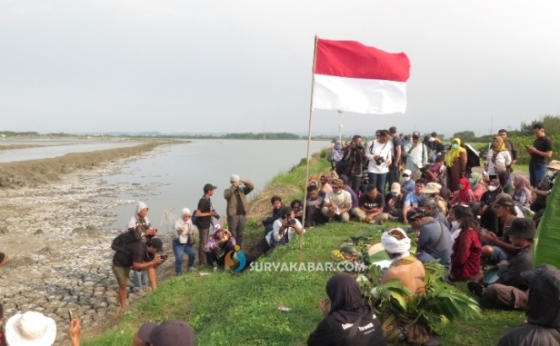 <span style='color:#ff0000;font-size:12px;'>Berita Sidoarjo </span><br> Tangis Warga Pecah di Ritual Sambang Buyut pada Peringatan 20 Tahun Semburan Lumpur Porong