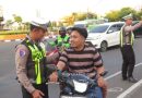 <span style='color:#ff0000;font-size:12px;'>Berita Sidoarjo </span><br> ETLE Mobile Handheld Berbasis AI Satlantas Polresta Sidoarjo Ungkap Tingginya Pelanggaran Lalu Lintas