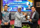 <span style='color:#ff0000;font-size:12px;'>Pendidikan </span><br> Menko Yusril Hadir di Seminar Nasional Unesa, Soroti Tantangan Hukum Era AI dan Gig Economy