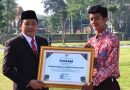 <span style='color:#ff0000;font-size:12px;'>Pendidikan </span><br> Siswa SMP Al Falah Darussalam Sidoarjo Raih Juara 1 Olimpiade Internasional di Thailand, Bupati Subandi Beri Apresiasi di Peringatan Hari Lahir Pancasila