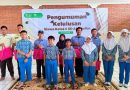 <span style='color:#ff0000;font-size:12px;'>Pendidikan </span><br> Siswa SD Al Muslim Sidoarjo Lulus 100 Persen, Rayakan Kelulusan dengan Berbagi Sembako untuk Satpam hingga Ibu Kantin