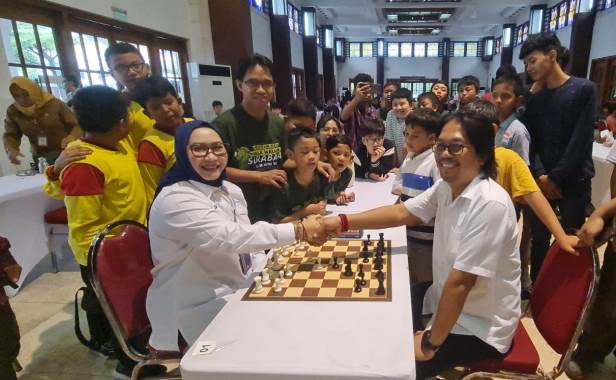 <span style='color:#ff0000;font-size:12px;'>KONI Surabaya </span><br> Lebih 1.000 Peserta Ramaikan Catur Piala Wali Kota Surabaya 2026