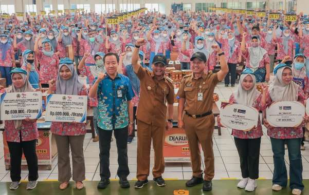 Gubernur Jateng Ahmad Luthfi Salurkan BLT Cukai Tembakau Rp51 Miliar untuk 85 Ribu Pekerja
