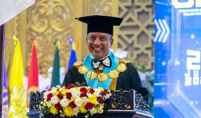 <span style='color:#ff0000;font-size:12px;'>Pendidikan </span><br> Pesan Rektor Unesa kepada 1.503 Wisudawan di Wisuda ke-120 Unesa