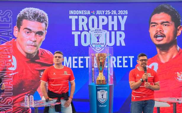 <span style='color:#ff0000;font-size:12px;'>Piala AFF 2026 </span><br> Trofi Piala AFF 2026 Dipamerkan di Kota Kasablanka Jakarta Selatan