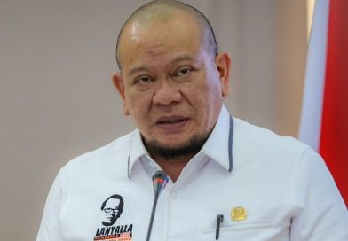 <span style='color:#ff0000;font-size:12px;'>Asian Games 2026 </span><br> Rahmat Erwin Raih Emas Asian Games 2026 dan Pecahkan Rekor Dunia, LaNyalla Apresiasi Atlet Jatim
