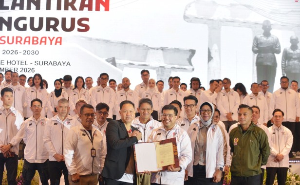 <span style='color:#ff0000;font-size:12px;'>KONI Surabaya </span><br> Ratusan Pengurus PBPI Surabaya Dilantik, Siap Gembleng Atlet dan Sumbang Emas dari Padel di Porprov Jatim 2027