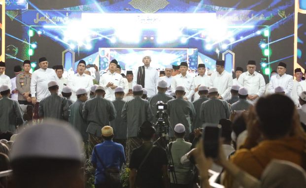 <span style='color:#ff0000;font-size:12px;'>Hari Santri Nasional 2026 </span><br> Ribuan Santri Padati Jateng Bersholawat Peringati Hari Santri Nasional 2026