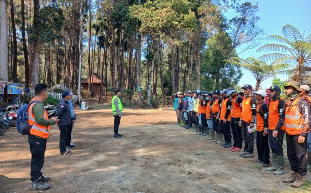 Karhutla Gunung Lawu Tersisa Satu Titik Api, Gubernur Jateng Minta Relawan Tetap Siaga